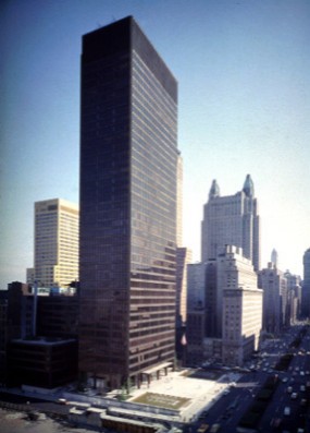 ساختمان سیگرام، نیویورک، میس ونده رو (59-1956): شیشه و فولاد
